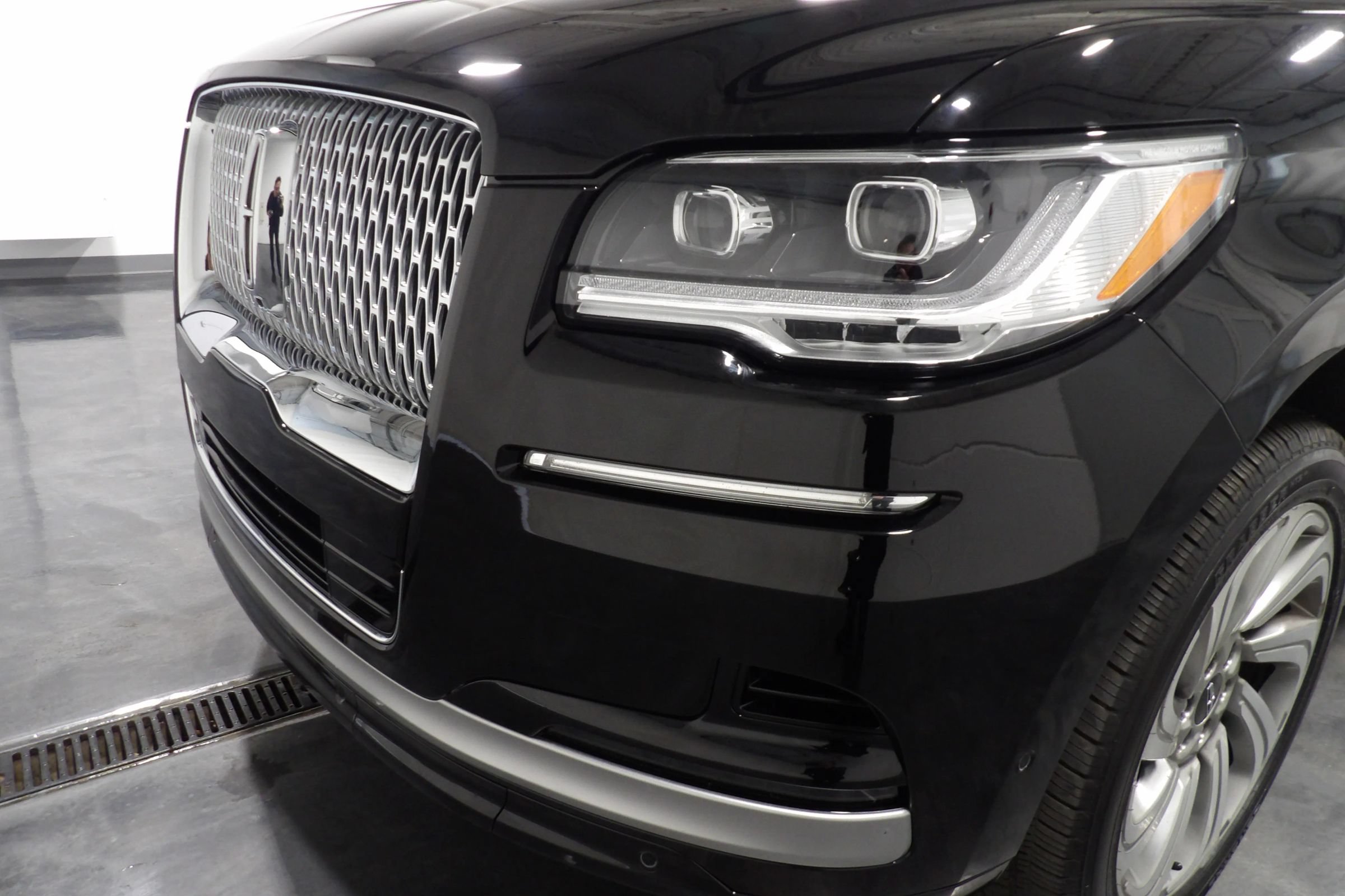 Used 2022 Lincoln Navigator Reserve AWD/4WD image 9
