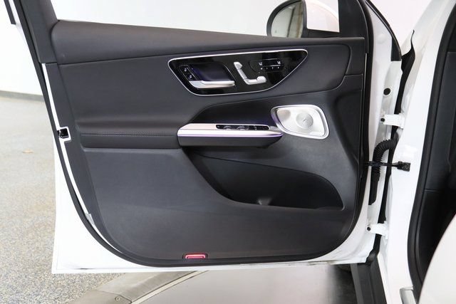 Used 2025 Mercedes-Benz GLC 300 4MATIC image 17