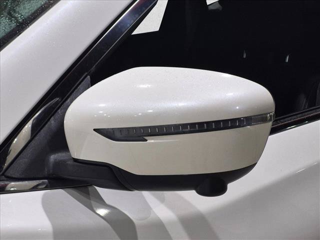 Used 2019 Nissan Rogue SV w/ Premium Package FWD image 11