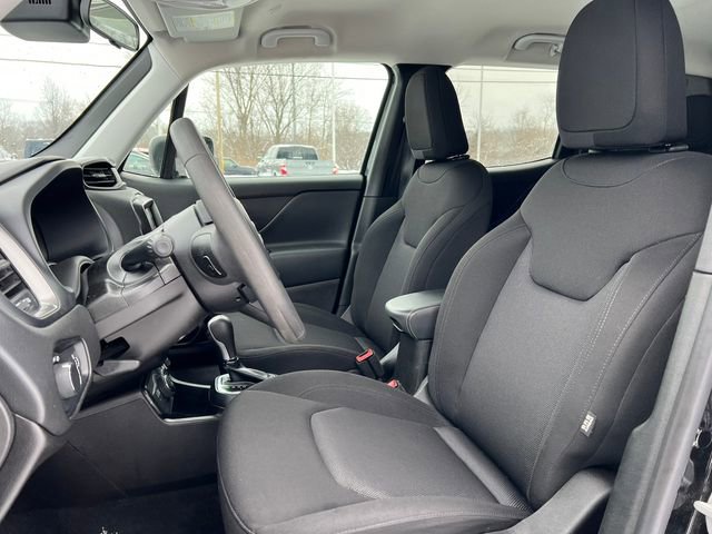 Used 2023 Jeep Renegade Latitude video 3