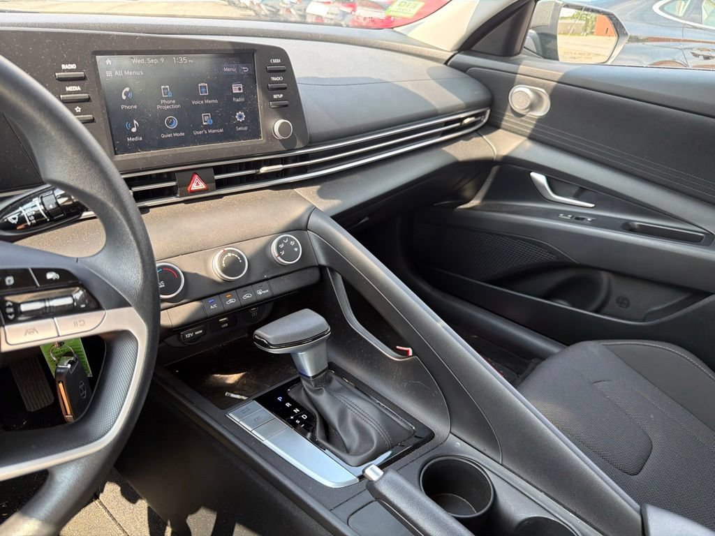 Certified 2025 Hyundai Elantra SE FWD image 26