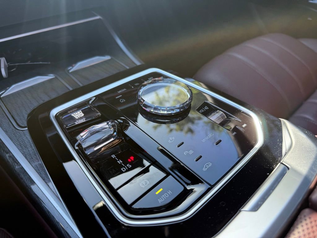 Used 2023 BMW 760i xDrive w/ Executive Package image 30
