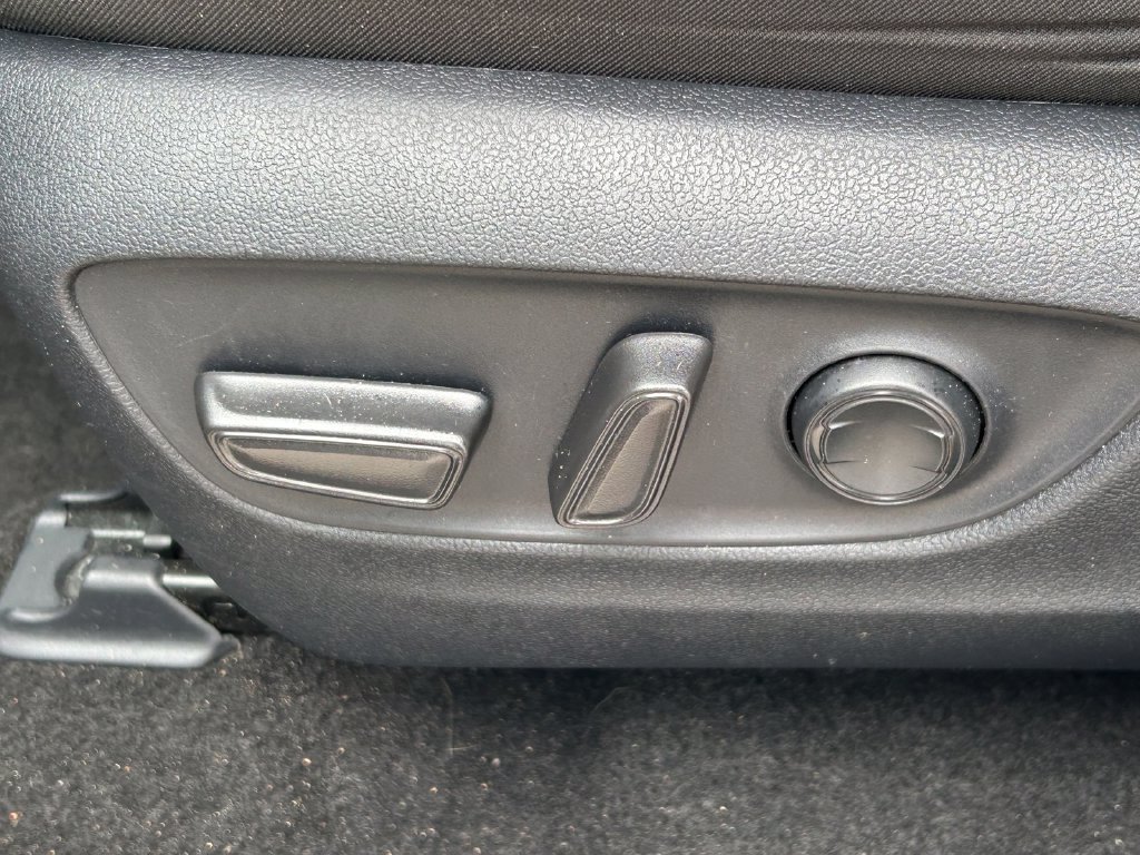 Used 2025 Toyota RAV4 XLE FWD image 23