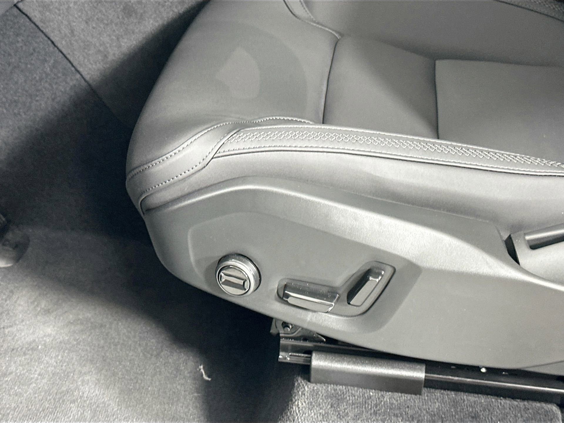 New 2026 Volvo XC90 B5 Plus w/ Protection Package Premier AWD/4WD image 19