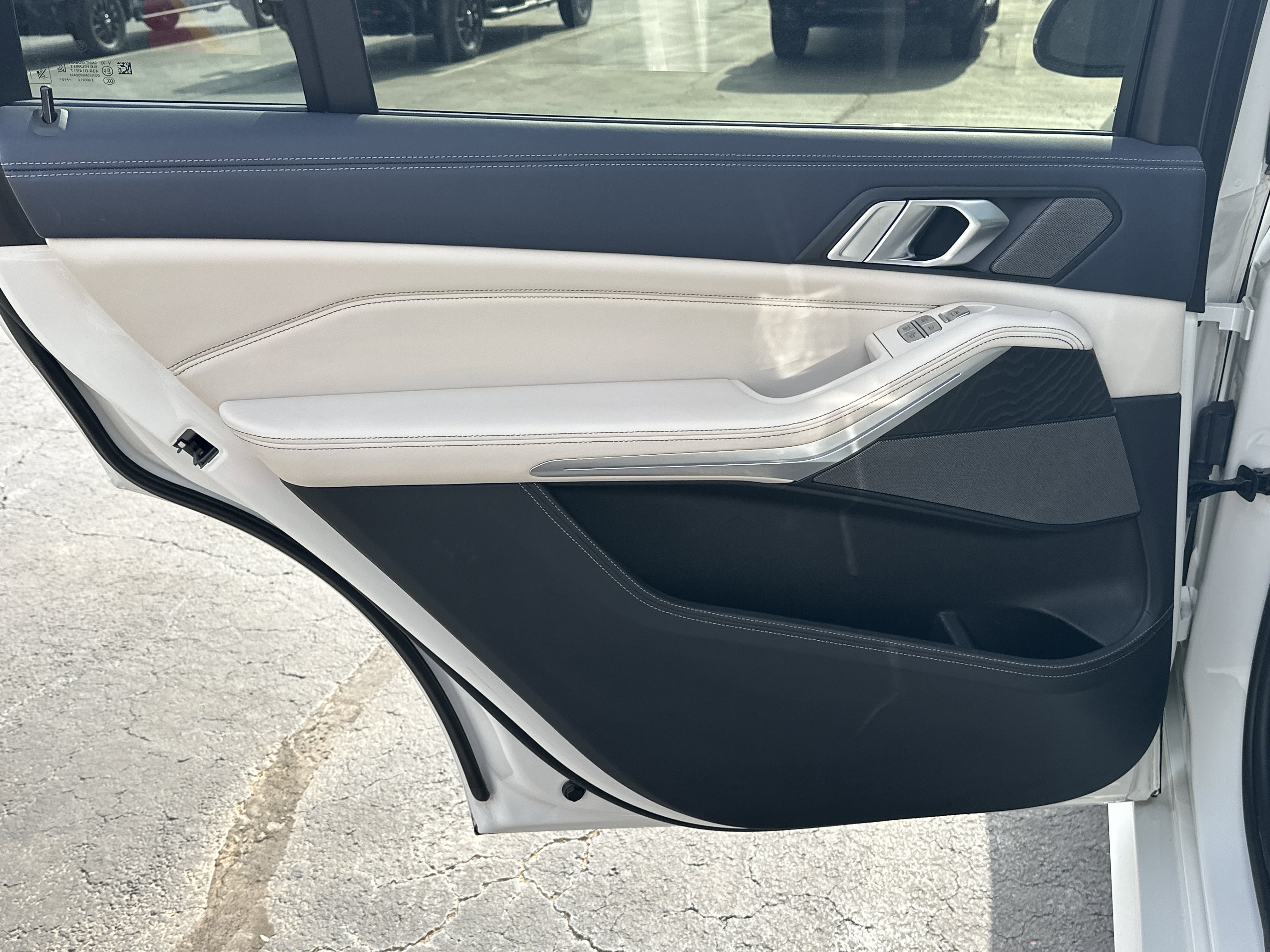 Used 2022 BMW X7 M50i w/ Dynamic Handling Package image 22