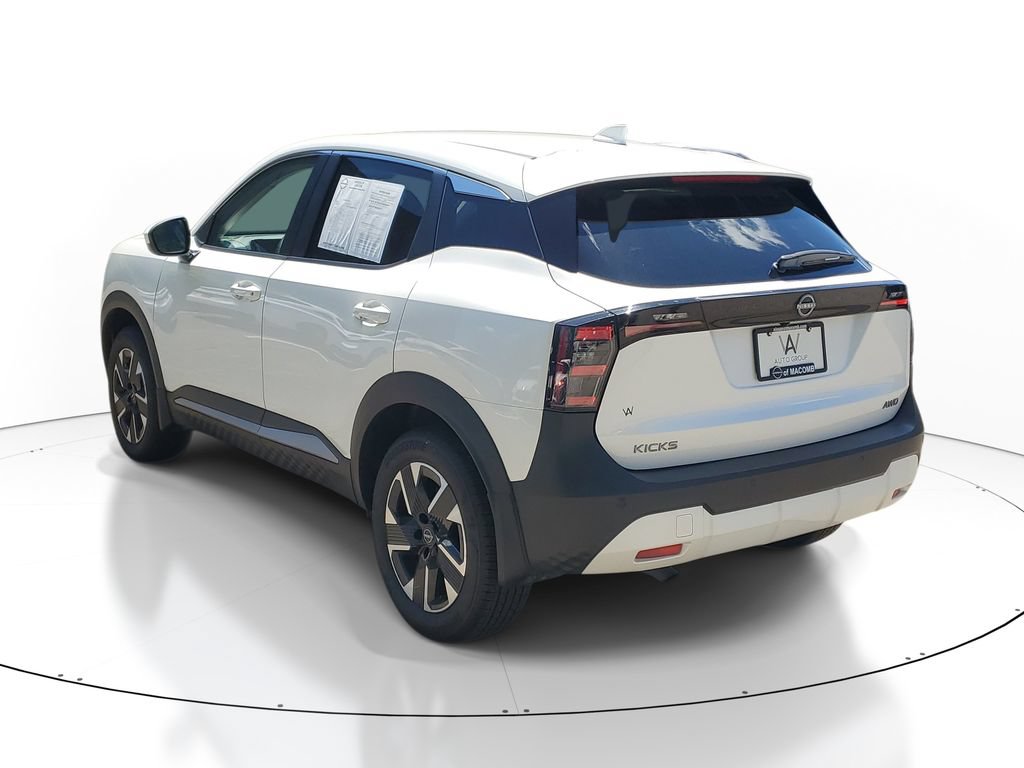 Used 2025 Nissan Kicks SV AWD/4WD image 4