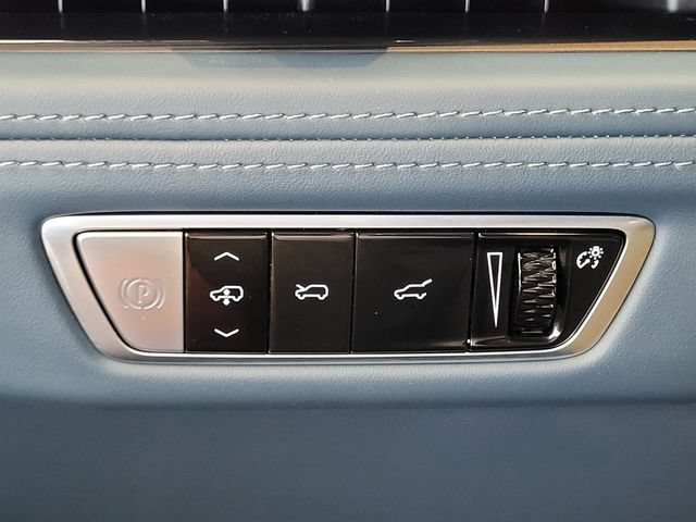 Certified 2025 Cadillac Escalade IQ Luxury 2 w/ LPO, Premium Carpet Package AWD/4WD image 13