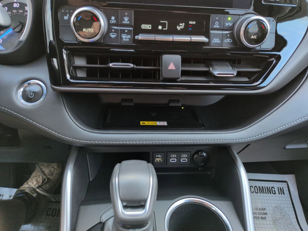 Used 2023 Toyota Highlander XLE image 18