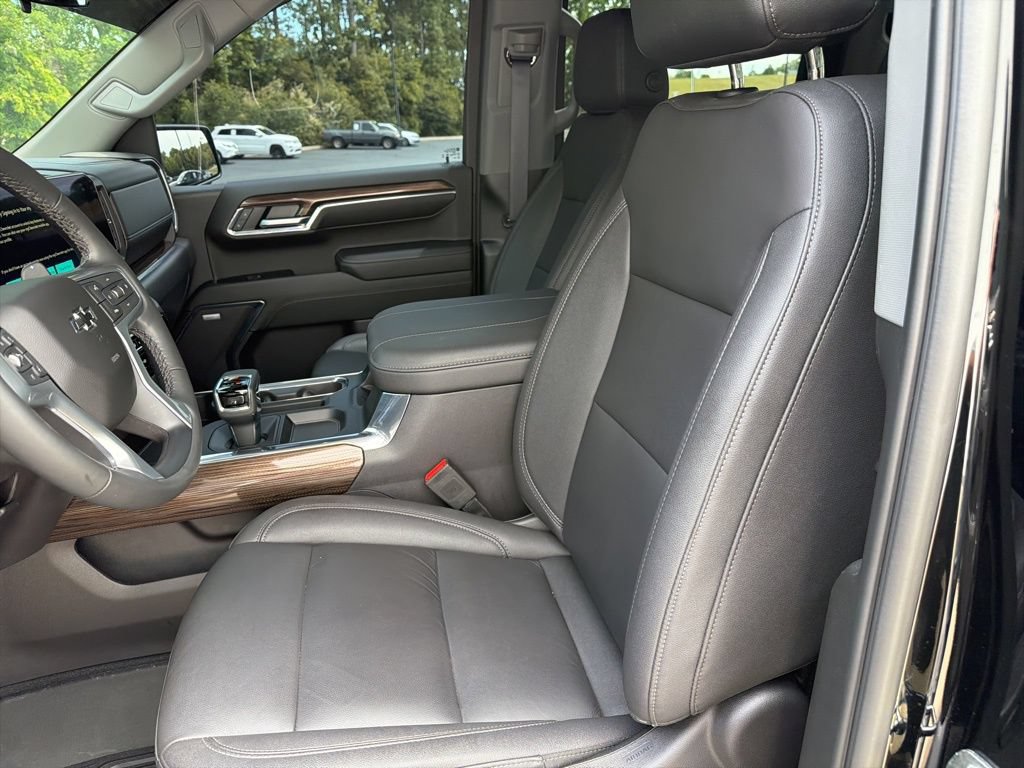 Used 2024 Chevrolet Silverado 1500 LT Trail Boss w/ LT Trail Boss Premium Package AWD/4WD image 54