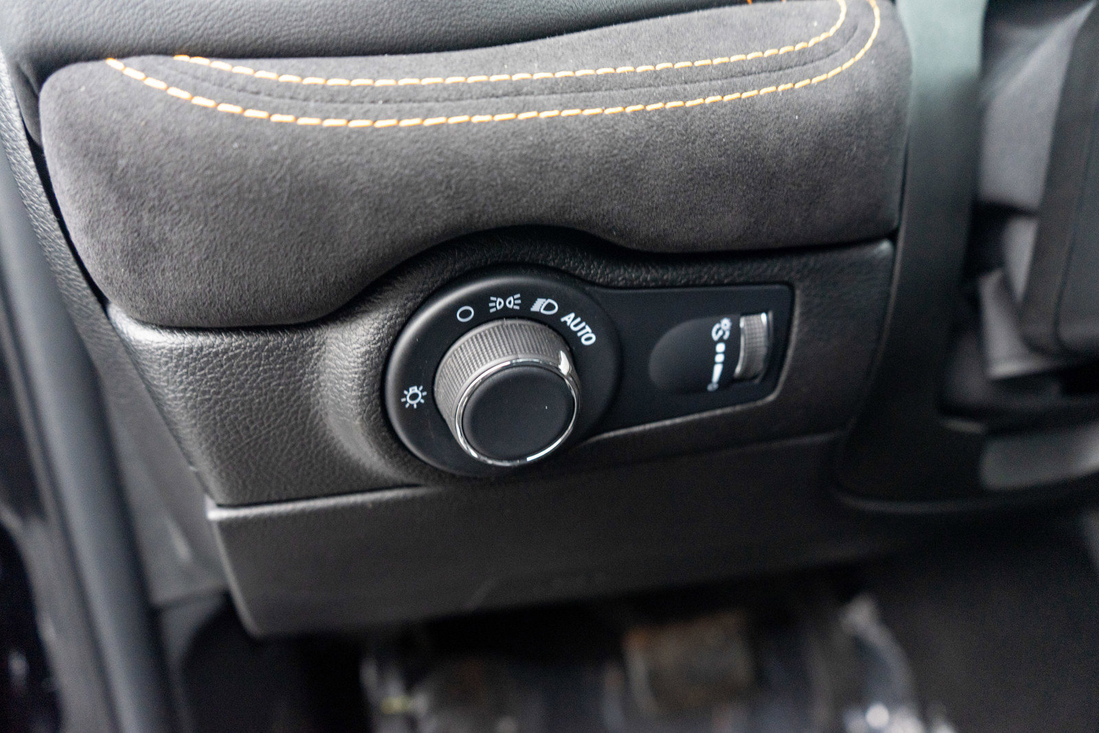 Used 2023 Dodge Durango R/T w/ Hemi Orange Plus Package image 15