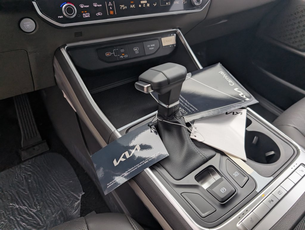 New 2027 Kia Carnival FWD image 19