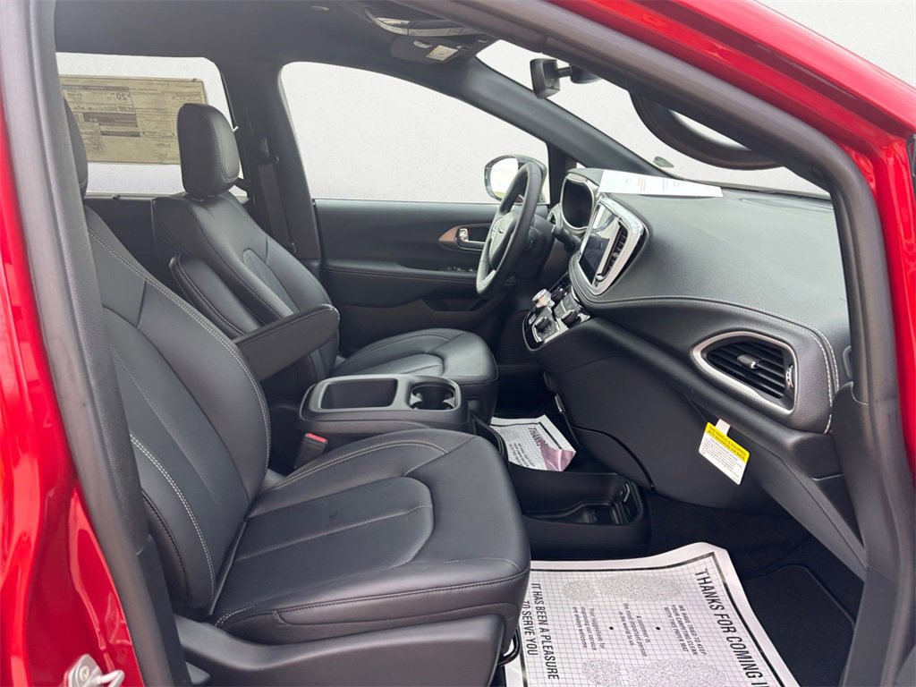 New 2026 Chrysler Pacifica Select image 15