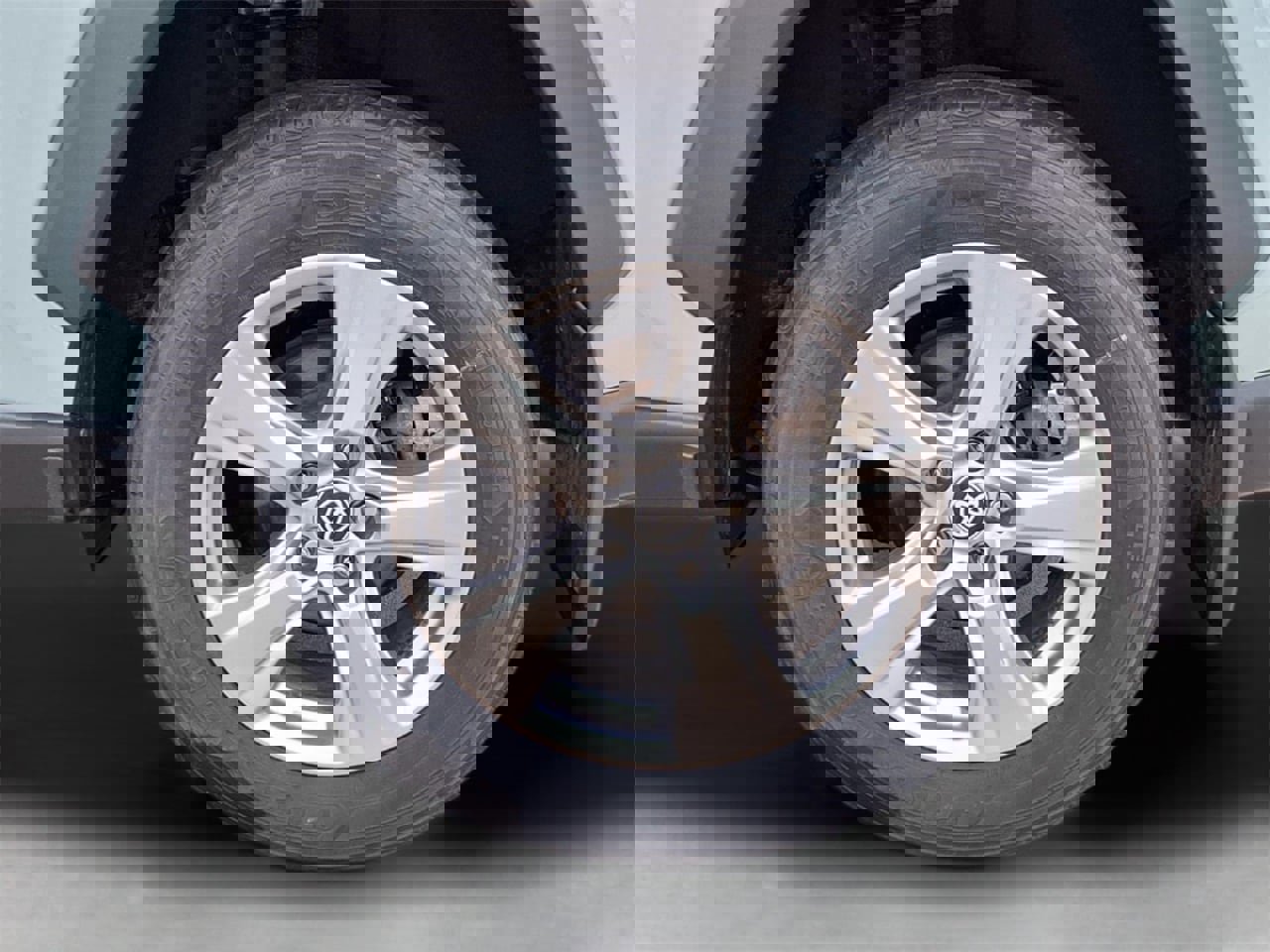 Used 2022 Toyota RAV4 XLE w/ Convenience Package image 3