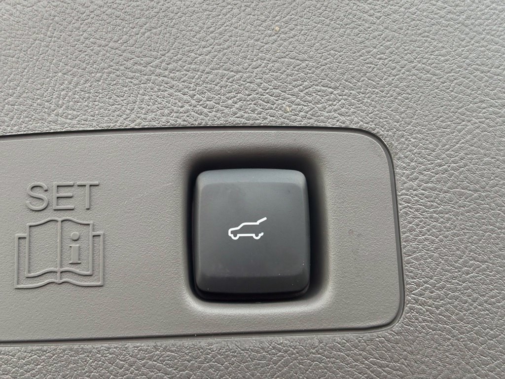 Used 2023 Lincoln Corsair AWD w/ Equipment Group 101A image 7