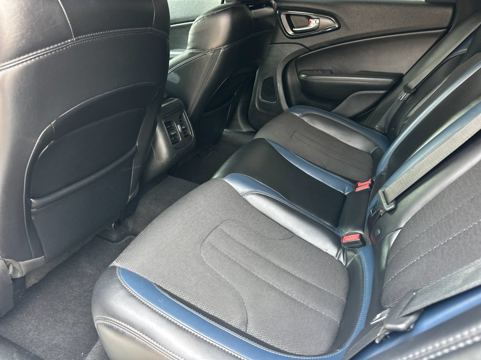 Used 2015 Chrysler 200 S w/ Sun/Sound Group FWD image 11