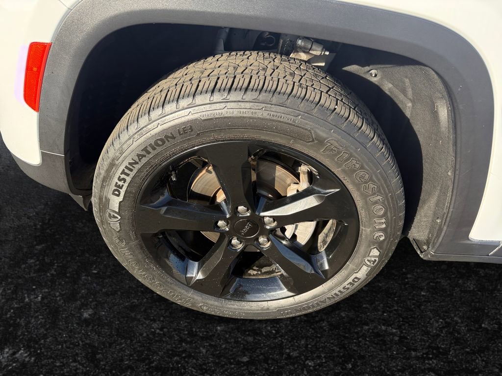 Used 2023 Jeep Grand Cherokee Altitude image 9