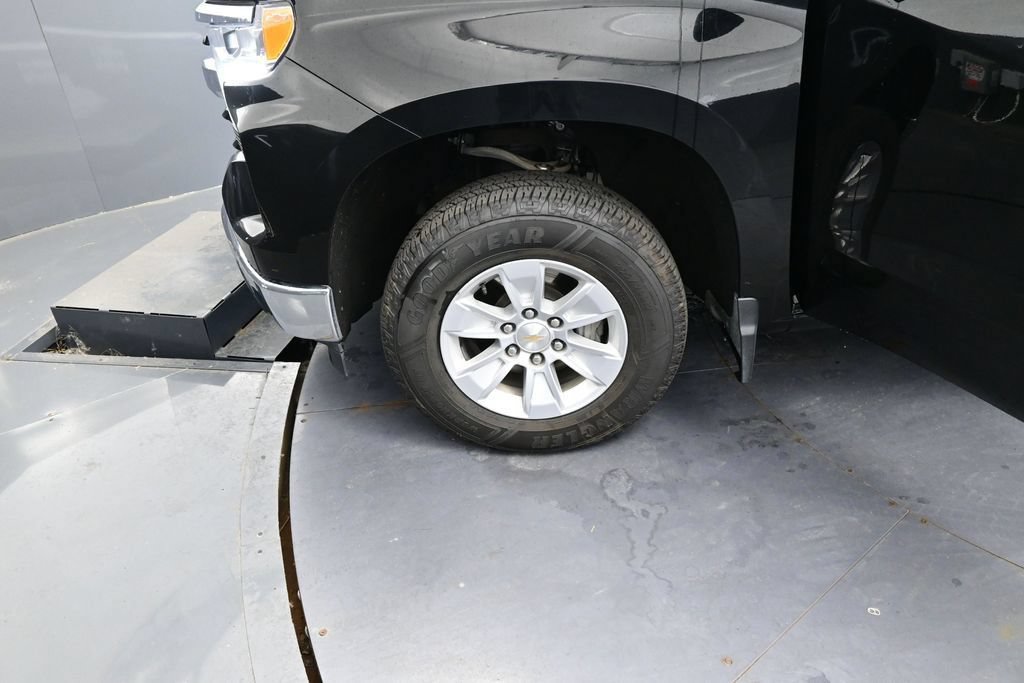 Used 2025 Chevrolet Silverado 1500 LT AWD/4WD image 14
