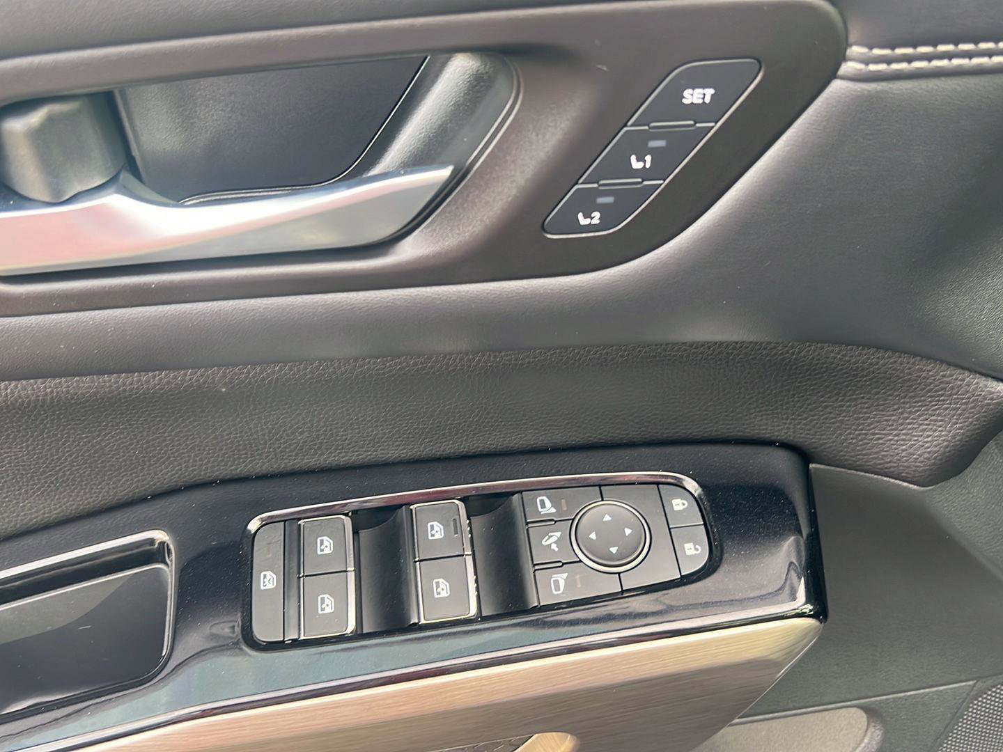 Used 2023 Nissan Pathfinder Platinum image 36