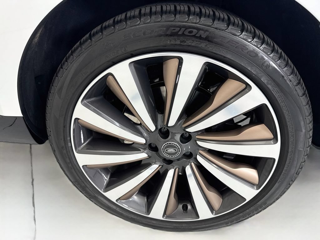 Used 2024 Land Rover Range Rover SV AWD/4WD image 30