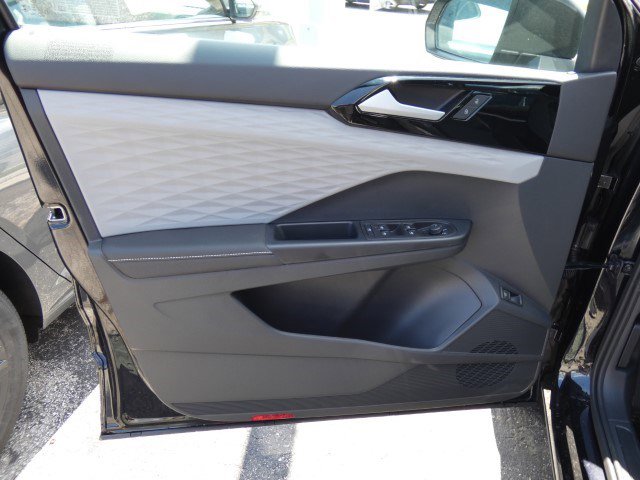 New 2024 Volkswagen Taos S image 10