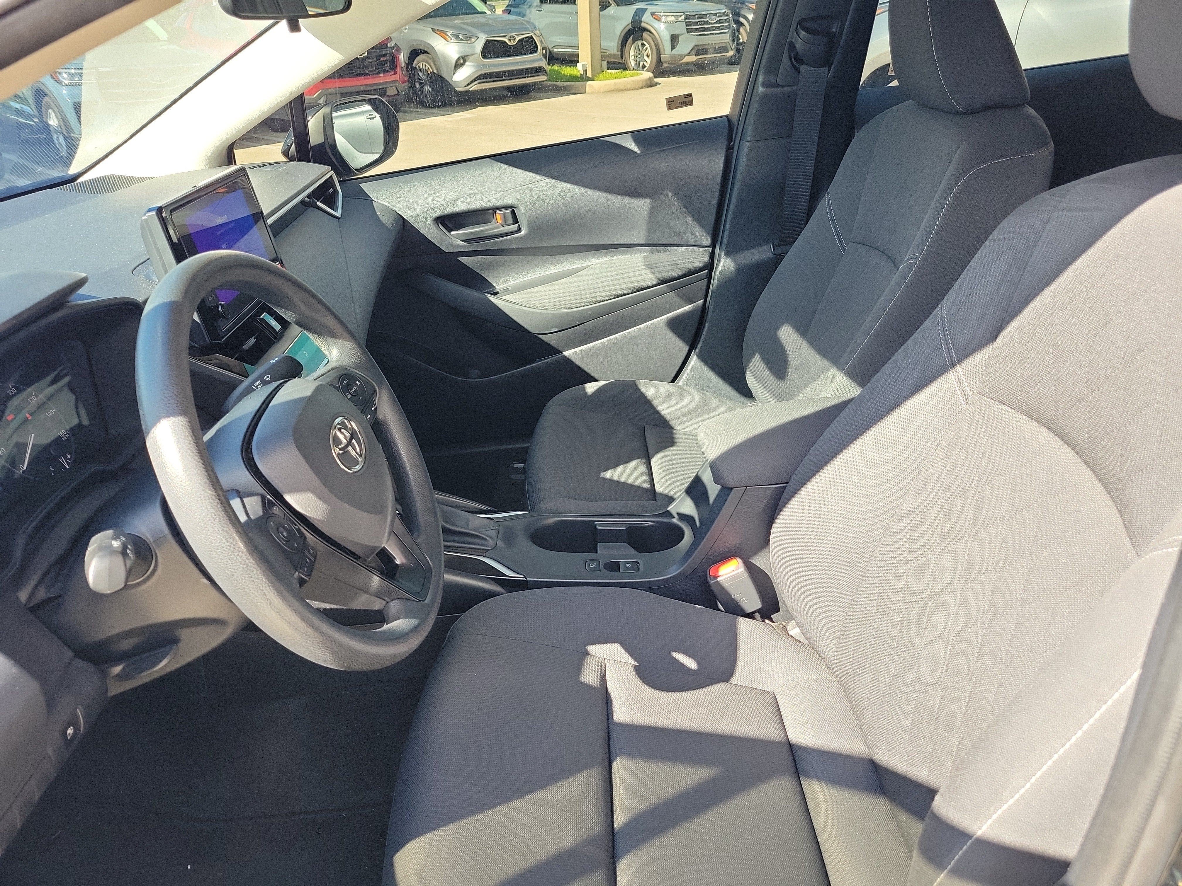 Used 2025 Toyota Corolla LE FWD image 22