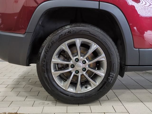 Used 2019 Jeep Cherokee Latitude Plus w/ Cold Weather Group image 20