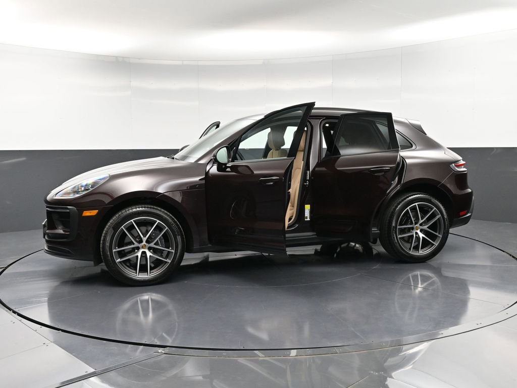 Certified 2025 Porsche Macan image 36