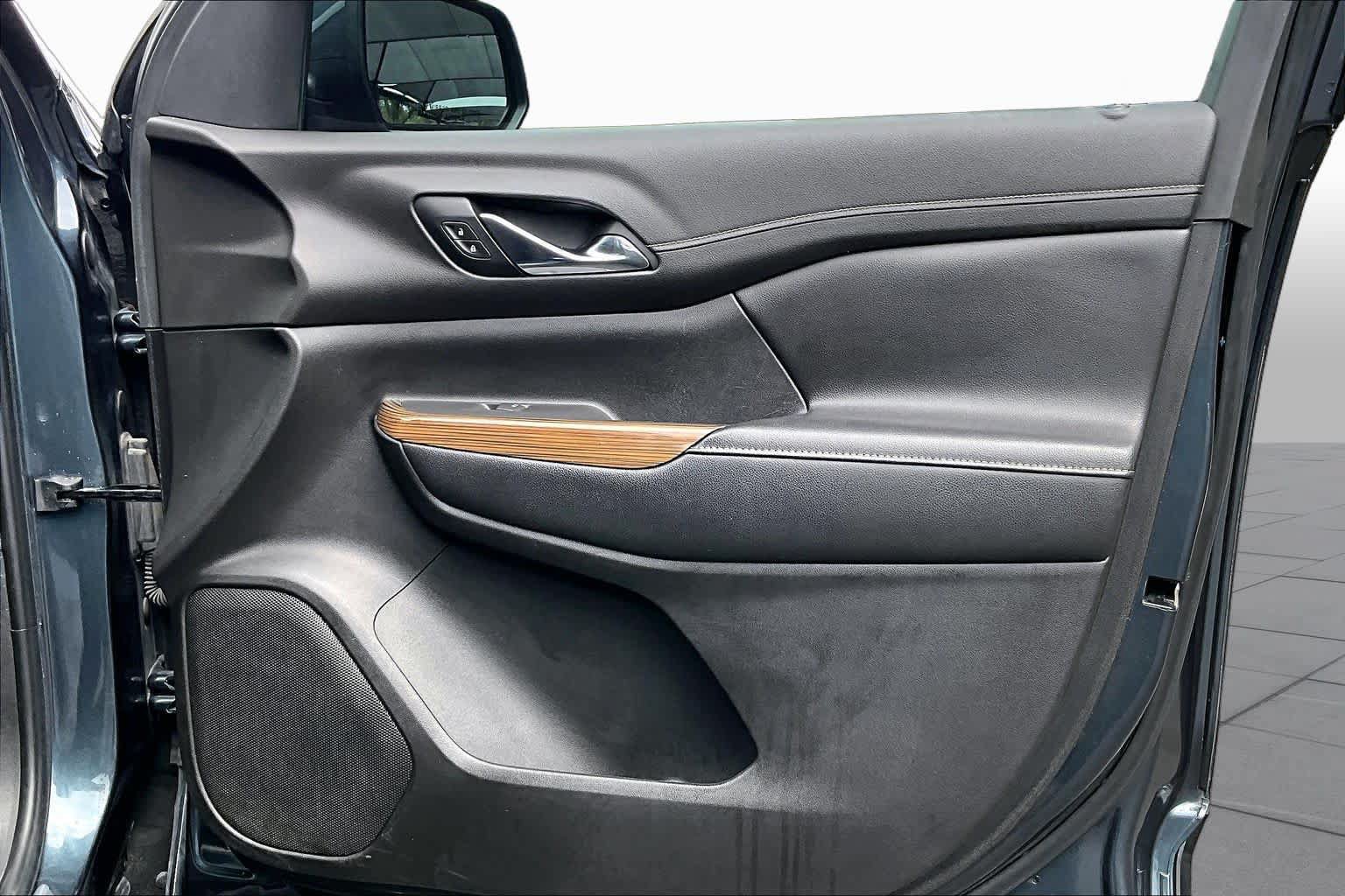 Used 2019 GMC Acadia SLE FWD image 23
