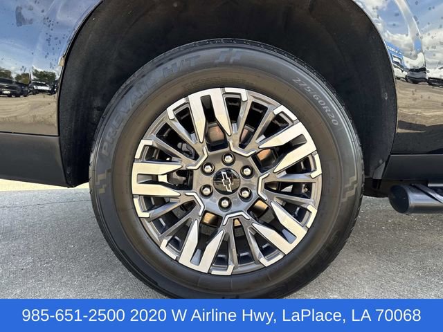 Used 2025 Chevrolet Suburban Z71 image 10
