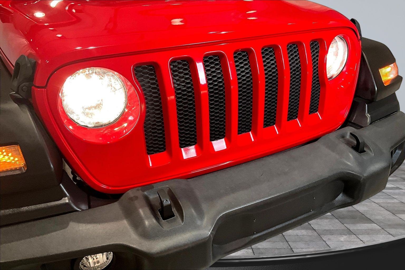 Used 2021 Jeep Wrangler Sport AWD/4WD image 32