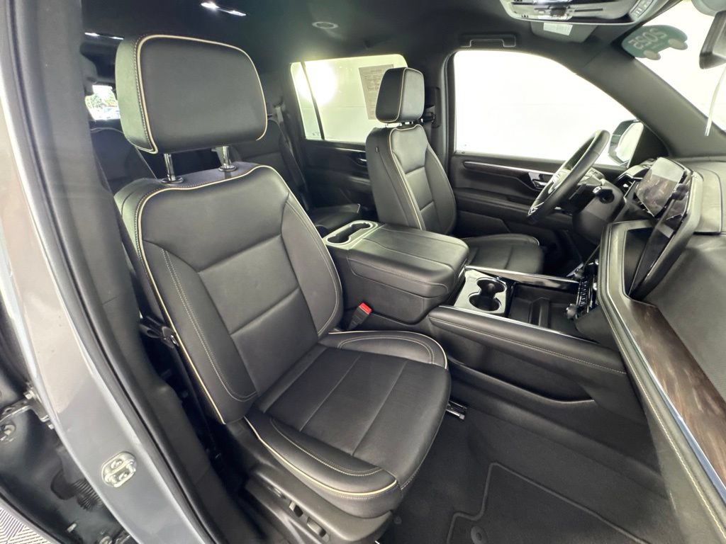 Certified 2025 Chevrolet Suburban Premier AWD/4WD image 38