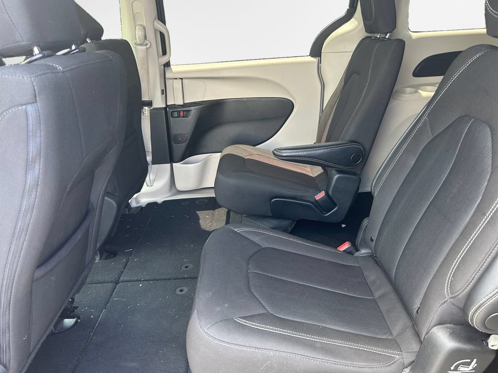 Certified 2023 Chrysler Voyager LX FWD image 14