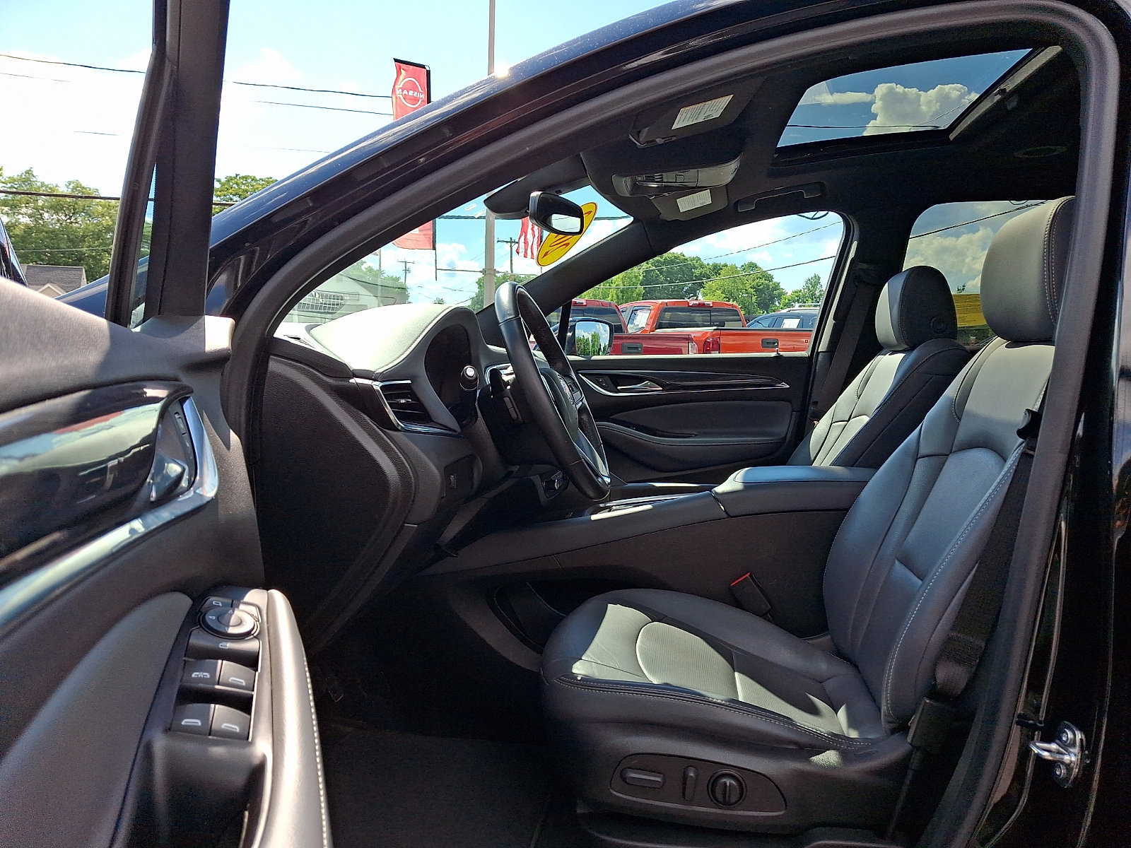 Used 2023 Buick Enclave Essence w/ Experience Buick Package AWD/4WD image 17