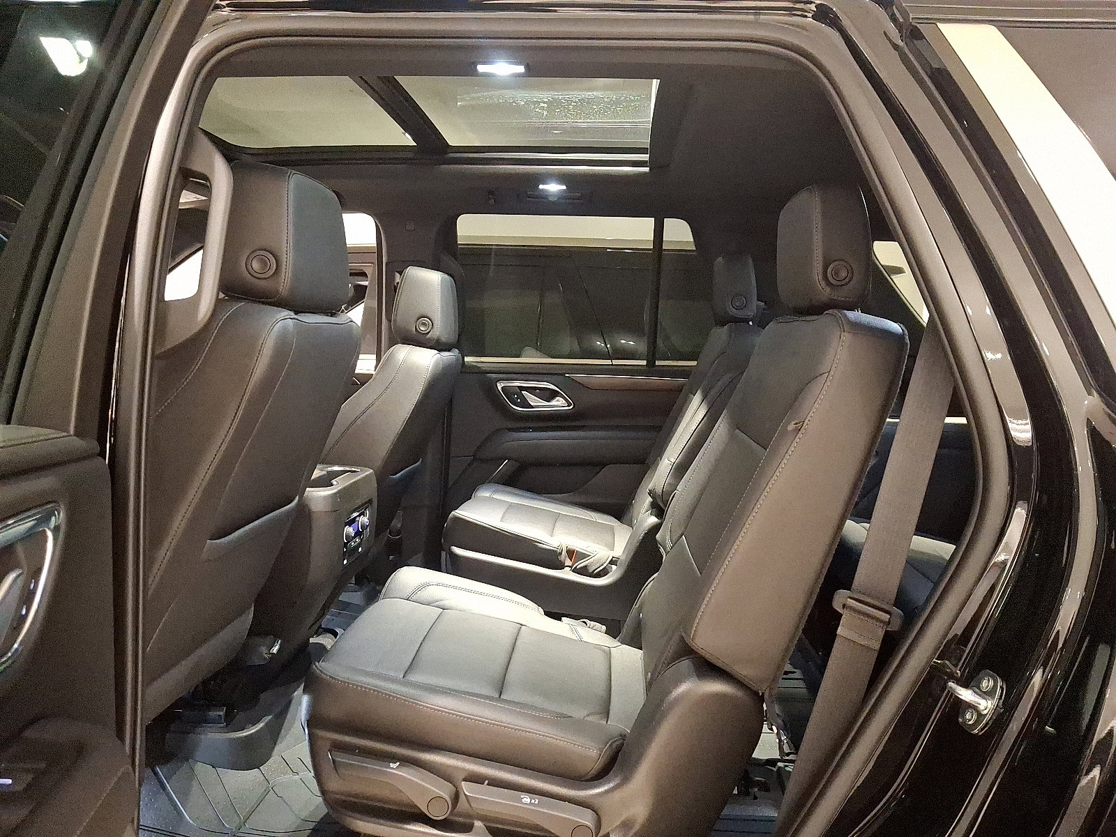 Used 2022 Chevrolet Tahoe LT w/ LT Signature Plus Package image 10