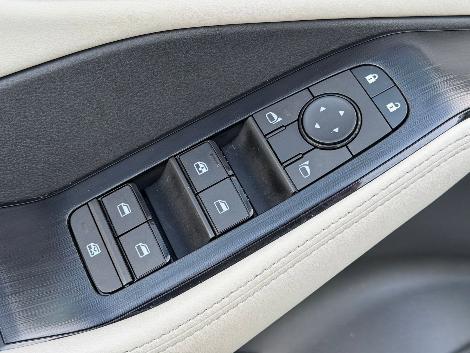 Used 2026 Nissan Rogue SV w/ SV Premium Package image 24