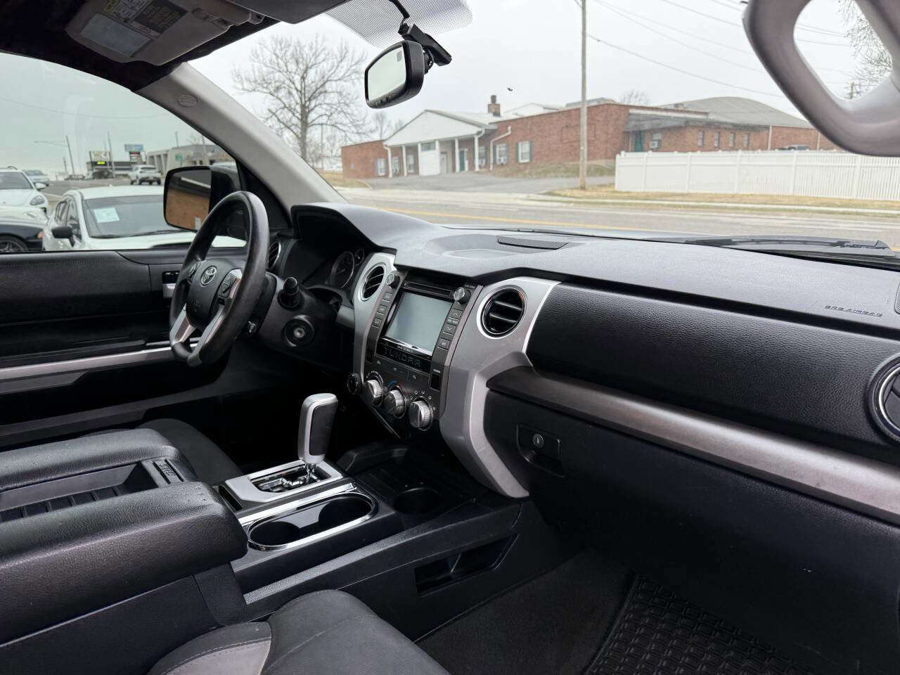 Used 2017 Toyota Tundra SR5 AWD/4WD image 11