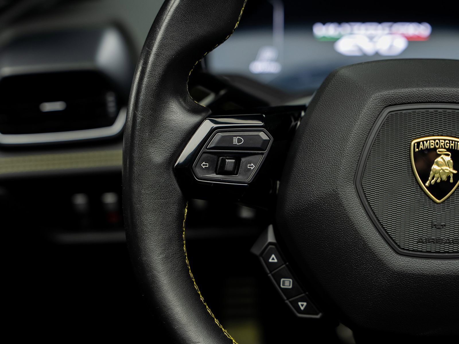 Used 2020 Lamborghini Huracan EVO RWD image 42