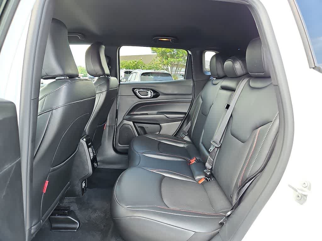 Used 2025 Jeep Compass Trailhawk AWD/4WD image 9