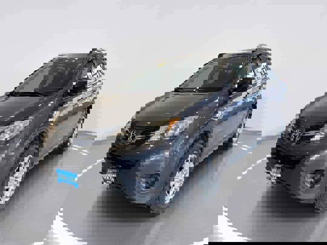 Used 2015 Toyota RAV4 LE image 1