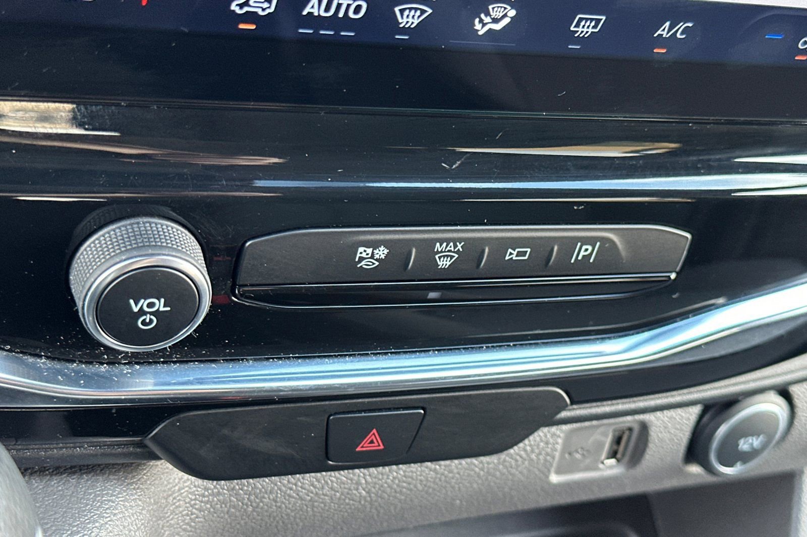 Used 2023 Ford Transit 350 XLT image 23