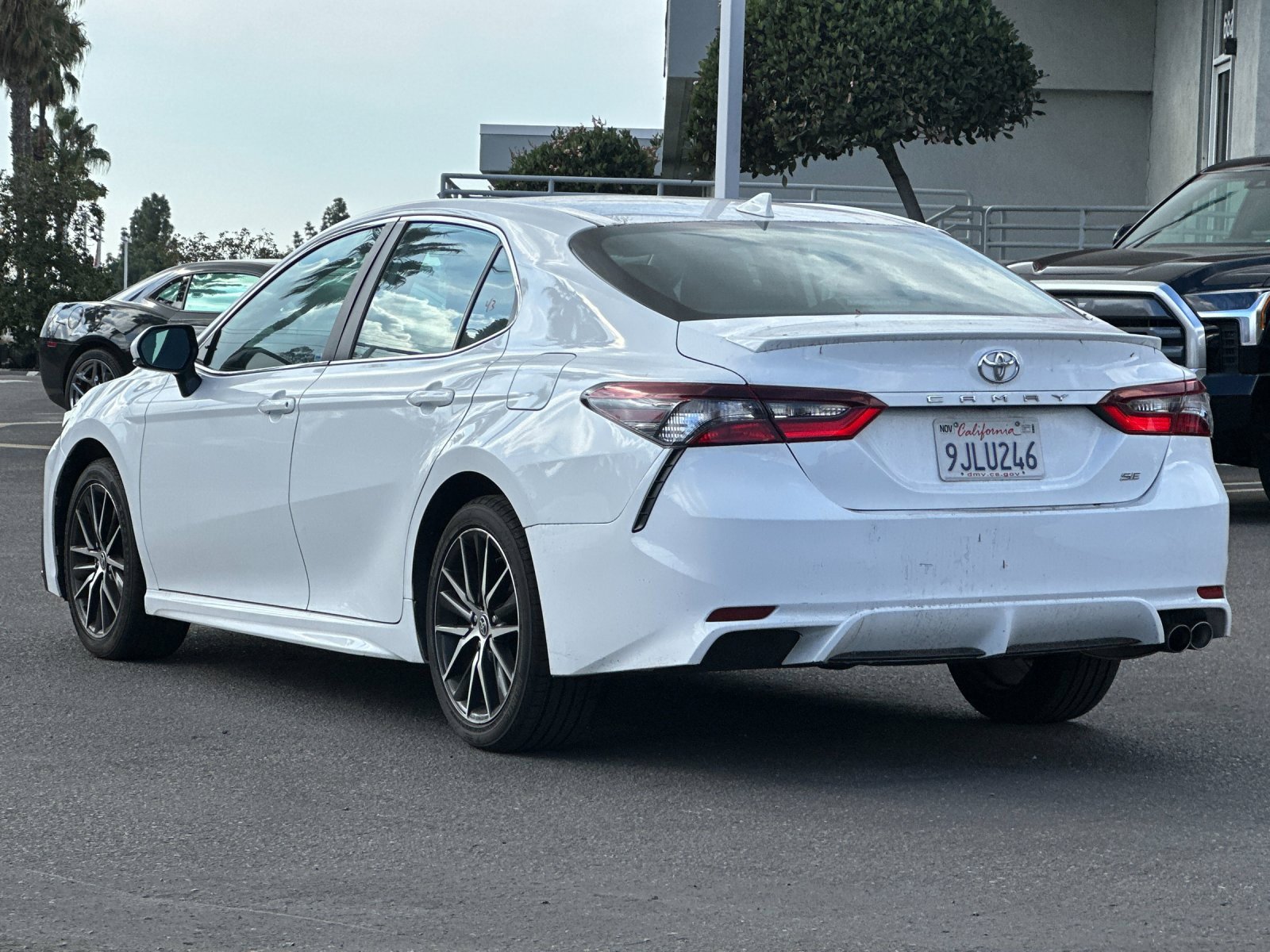 Used 2024 Toyota Camry SE image 3
