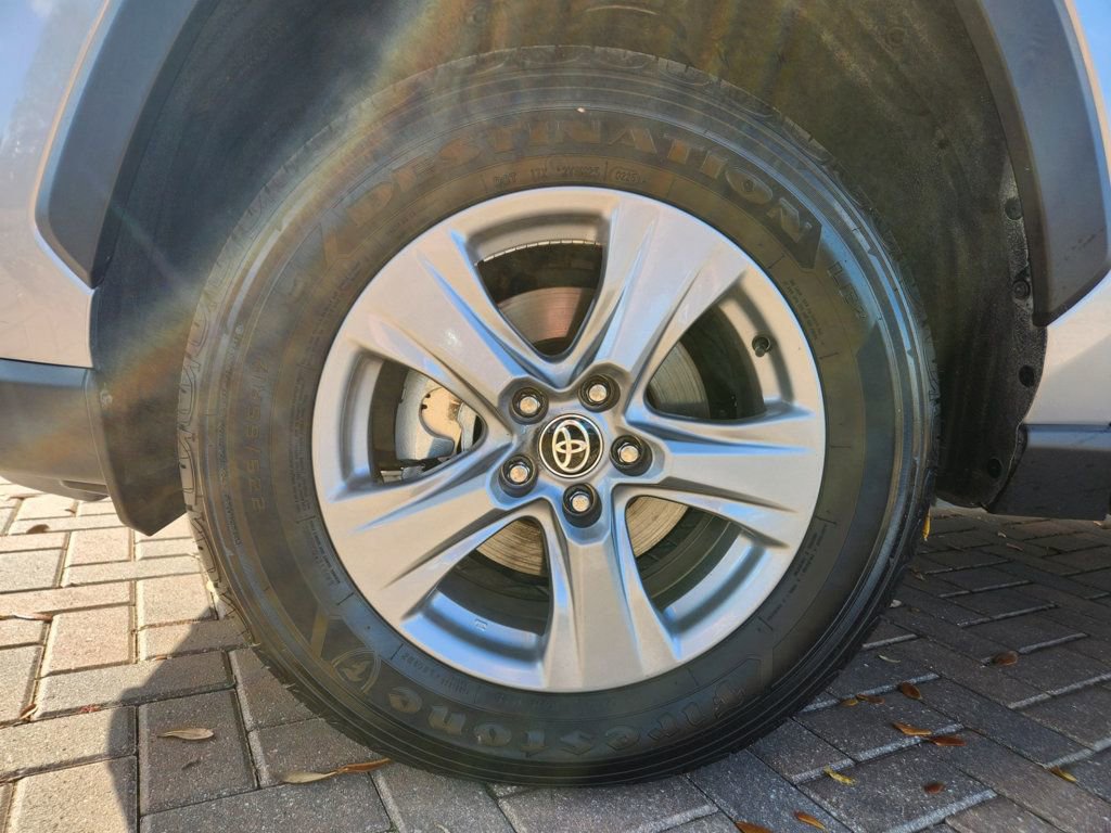 Used 2025 Toyota RAV4 XLE image 15