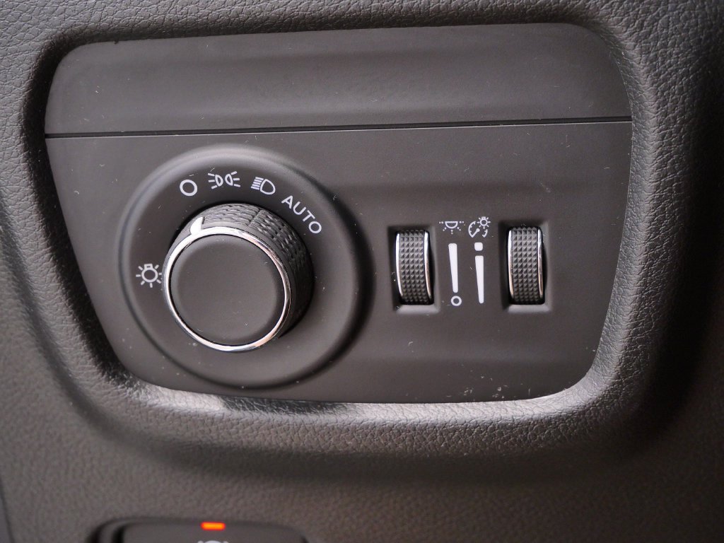 Used 2022 Jeep Grand Cherokee L Laredo AWD/4WD image 18