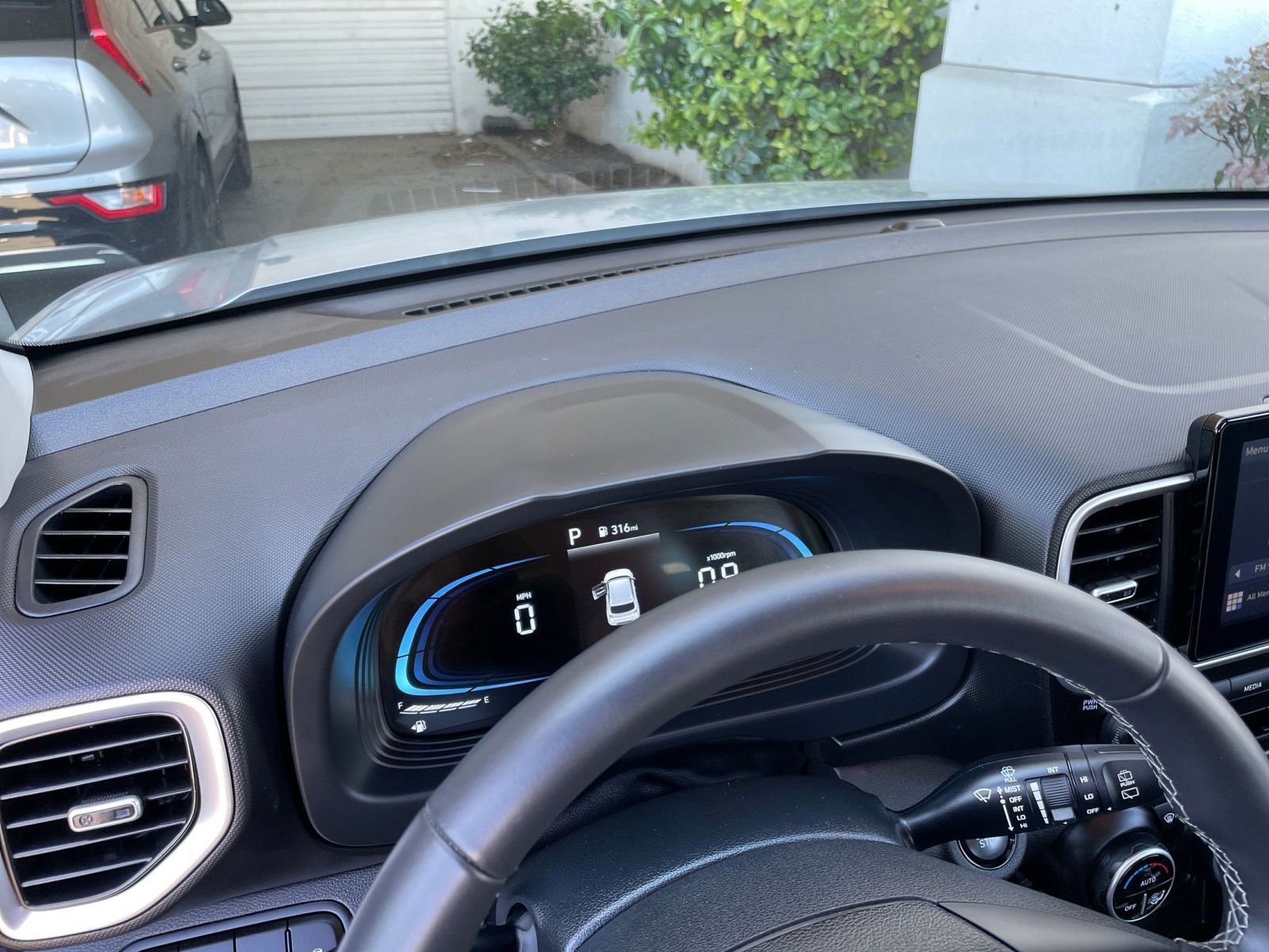 Used 2025 Hyundai Venue SEL image 35