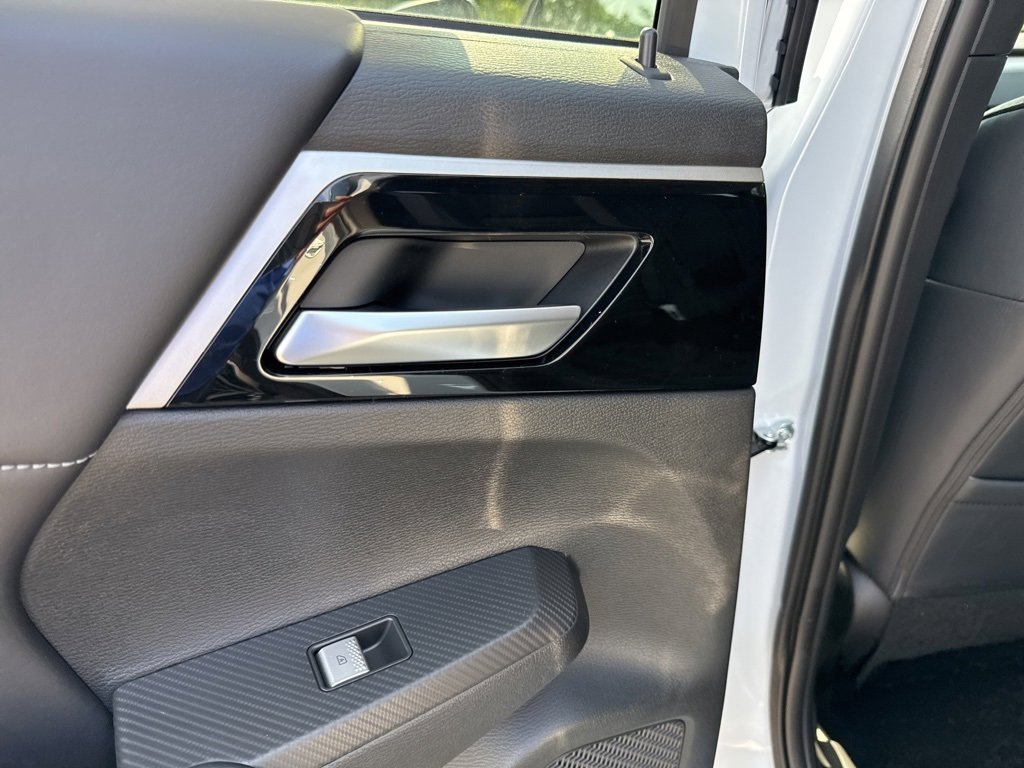 New 2025 Mitsubishi Outlander SE image 23