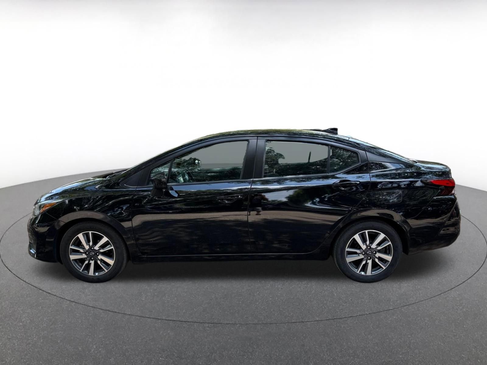 Used 2025 Nissan Versa SV FWD image 4
