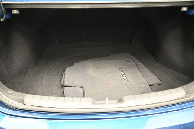 Used 2020 Hyundai Elantra SE FWD image 19
