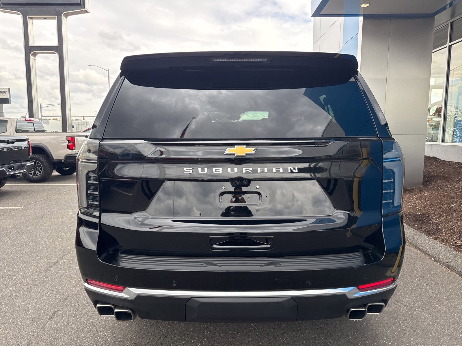 New 2025 Chevrolet Suburban High Country image 7