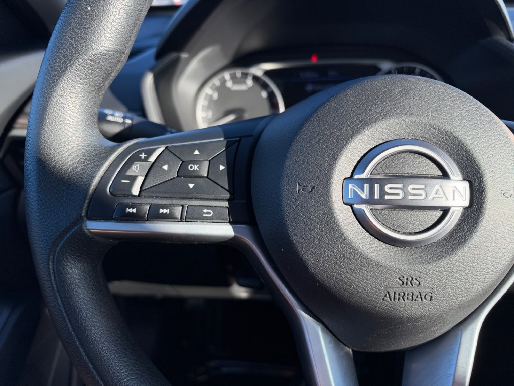 Used 2025 Nissan Altima 2.5 SV FWD image 19