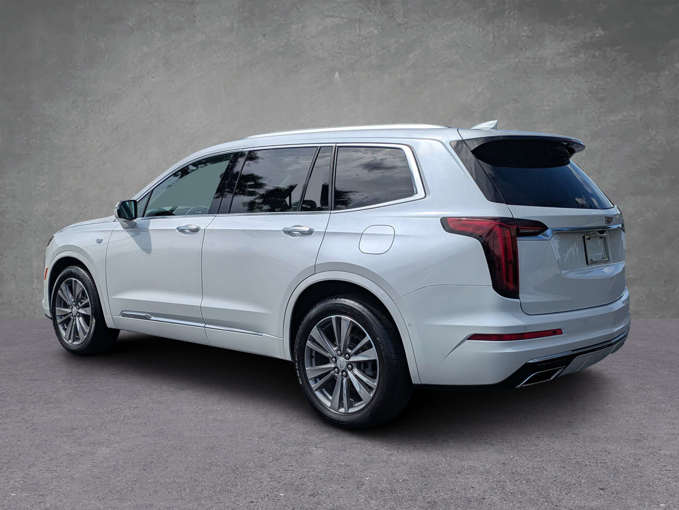 Used 2022 Cadillac XT6 Premium Luxury w/ Technology Package AWD/4WD image 2